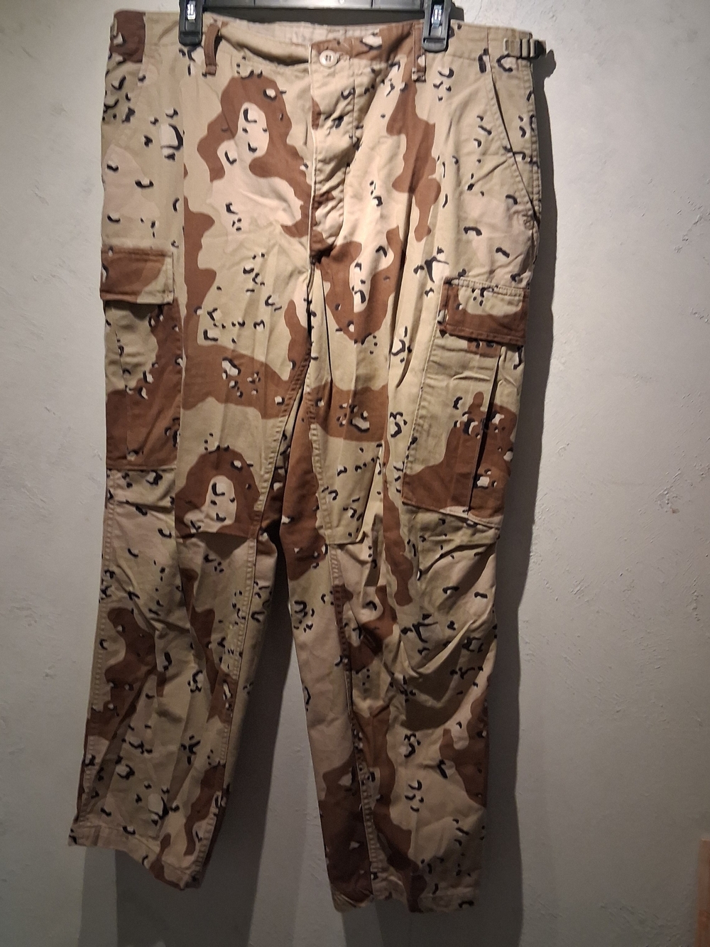 Men's Military Desert Storm Choc Chip Camo Cargo Pants - Large Short